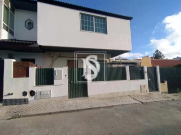 Moradia T3 para Venda em Carcavelos e Parede
