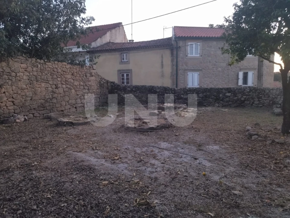Terreno para Venda em Escalos de Baixo e Mata Foto 1