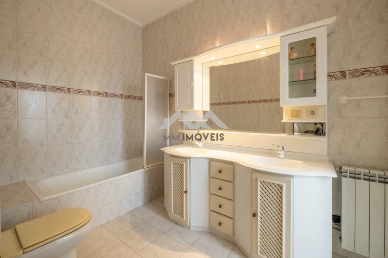 Quinta T9 para Venda em Carreira e Refojos de Riba de Ave Foto 48