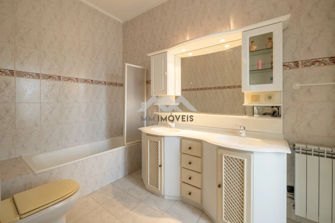 Quinta T9 para Venda em Carreira e Refojos de Riba de Ave Foto 48