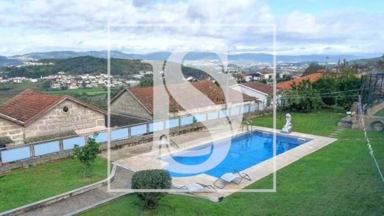 Moradia T6 para Venda em Candoso (São Martinho) Foto 1