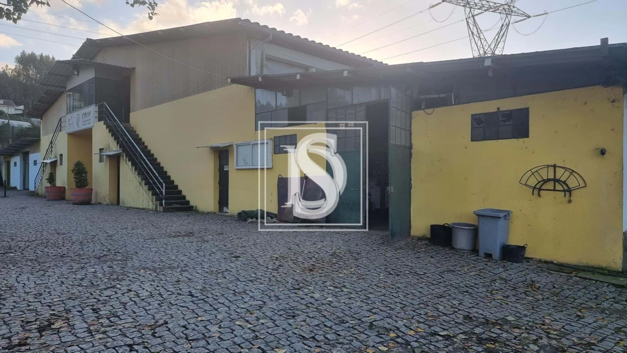 Armazém para Venda em Fermentões Foto 1