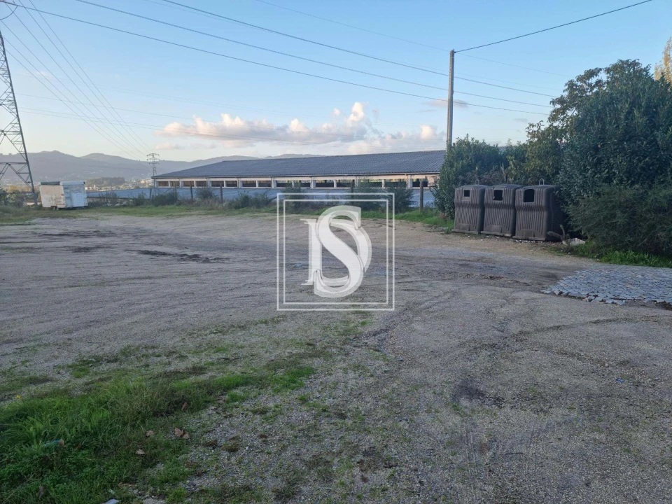 Armazém para Venda em Fermentões Foto 3