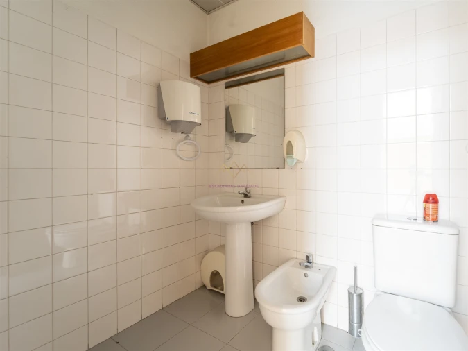 Loja para Arrendamento em Olivais Foto 19