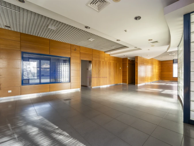 Loja para Arrendamento em Olivais Foto 9