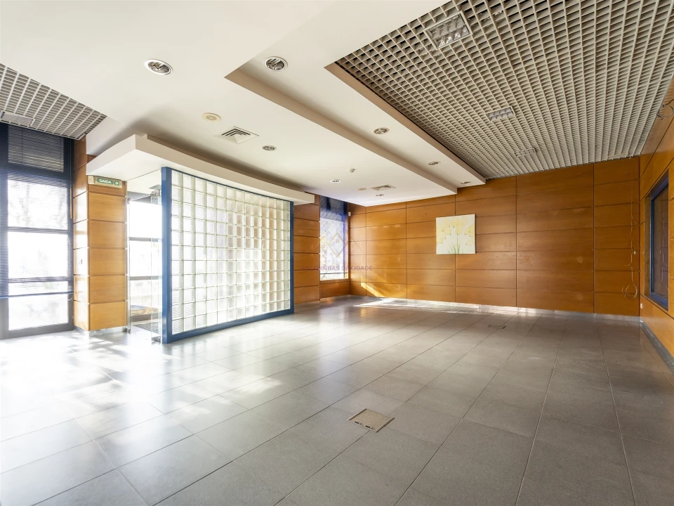 Loja para Arrendamento em Olivais Foto 3