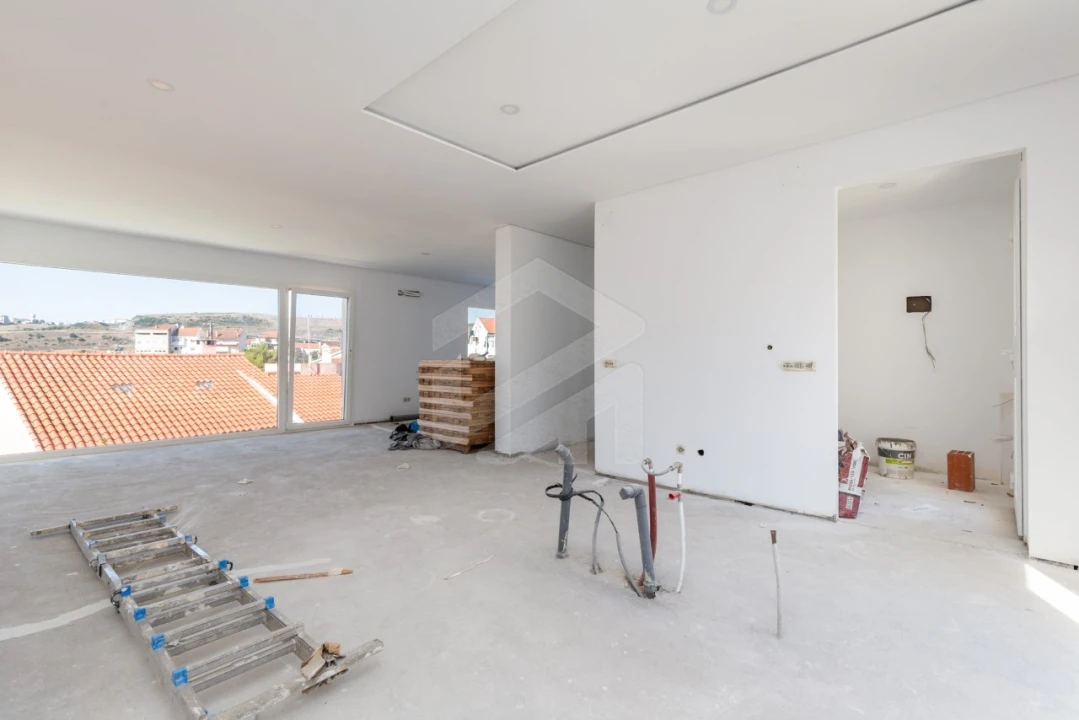 Moradia T4 para Venda em Pontinha e Famões Foto 4