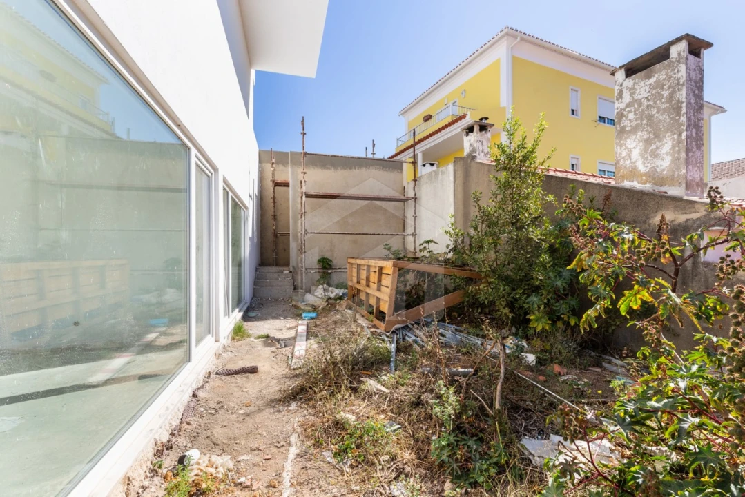 Moradia T4 para Venda em Pontinha e Famões Foto 17