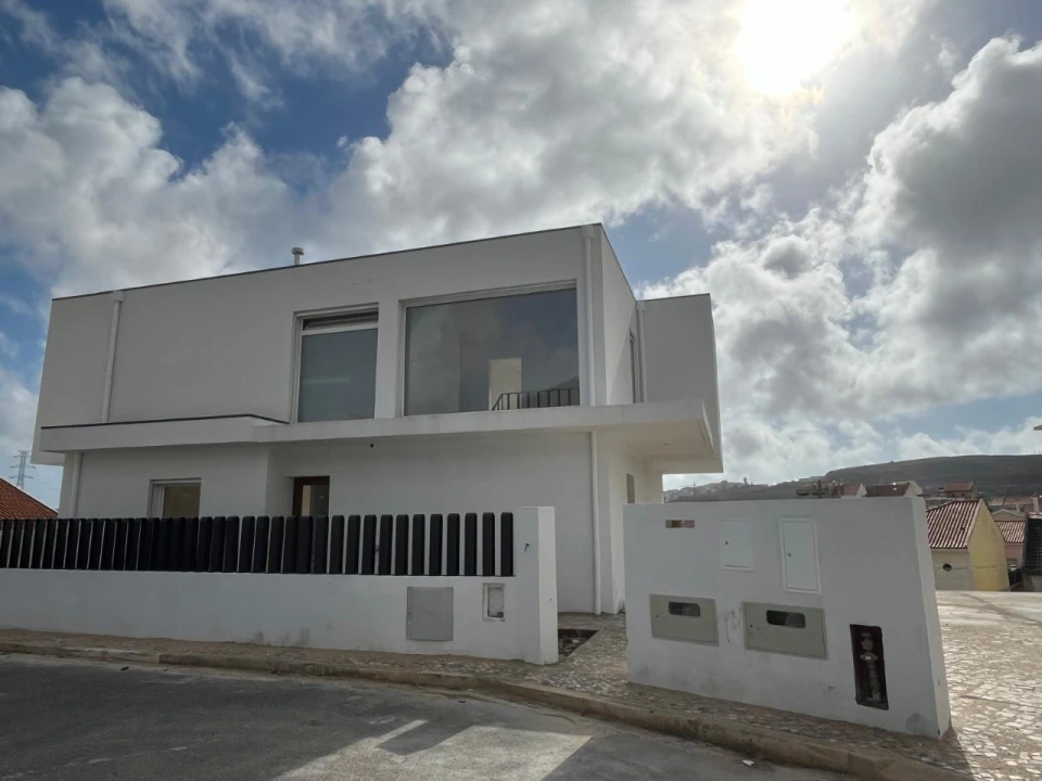 Moradia T4 para Venda em Pontinha e Famões Foto 1