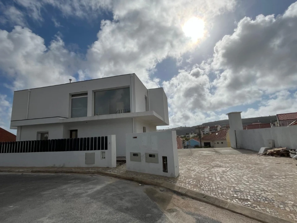 Moradia T4 para Venda em Pontinha e Famões Foto 2