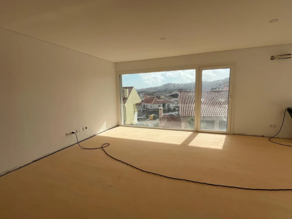 Moradia T4 para Venda em Pontinha e Famões Foto 32