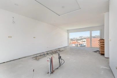Moradia T4 para Venda em Pontinha e Famões