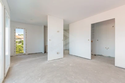 Moradia T4 para Venda em Pontinha e Famões