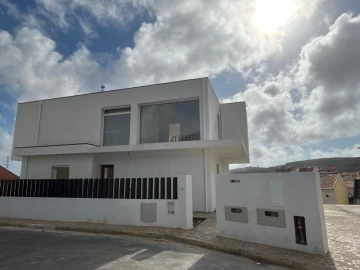 Moradia T4 para Venda em Pontinha e Famões