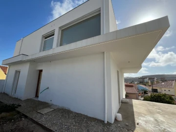 Moradia T4 para Venda em Pontinha e Famões