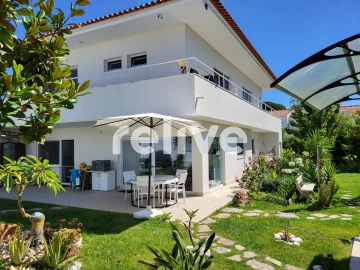 Moradia T5 para Venda em Sesimbra (Castelo)
