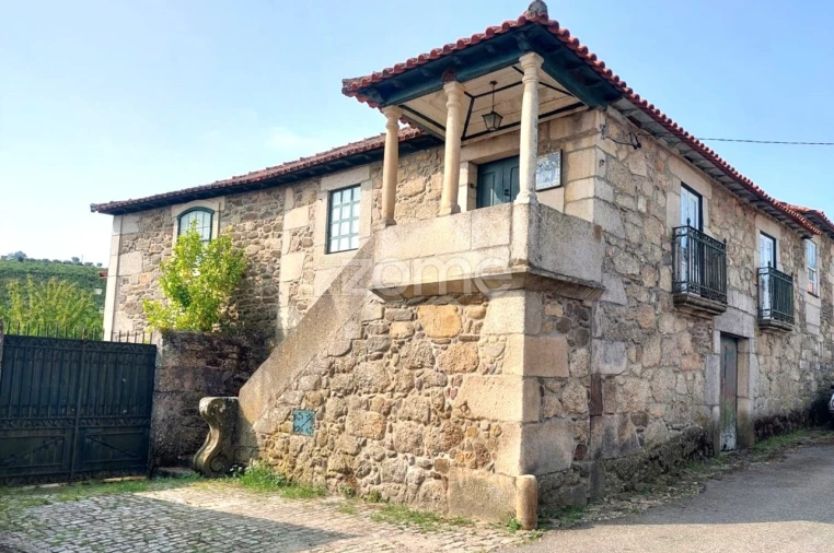 Moradia T7 para Venda em Armamar Foto 6