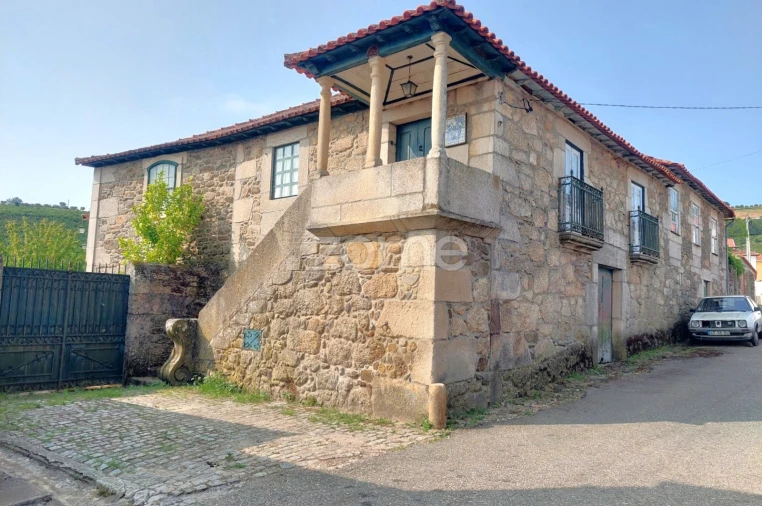 Moradia T7 para Venda em Armamar Foto 2