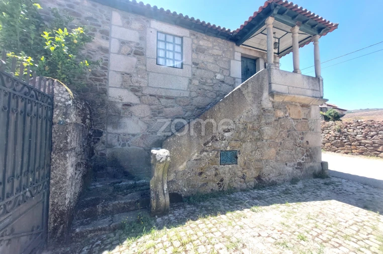 Moradia T7 para Venda em Armamar Foto 5