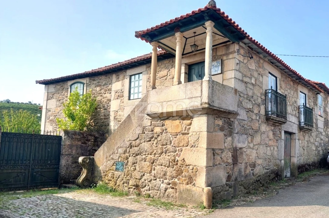 Moradia T7 para Venda em Armamar Foto 6