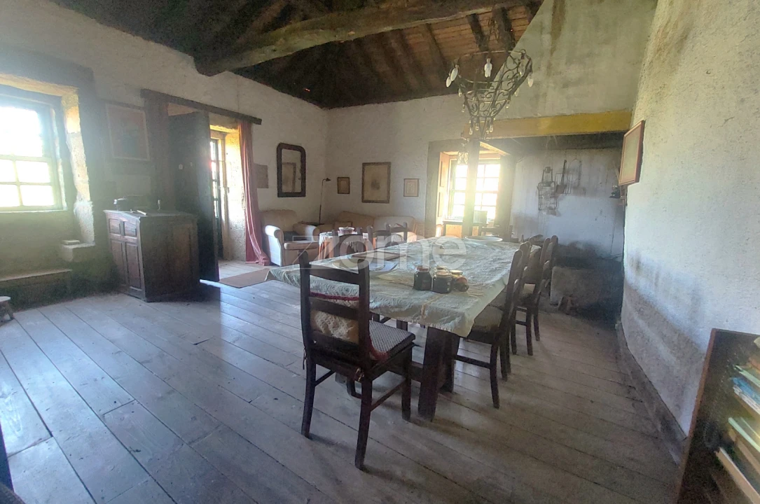 Moradia T7 para Venda em Armamar Foto 16