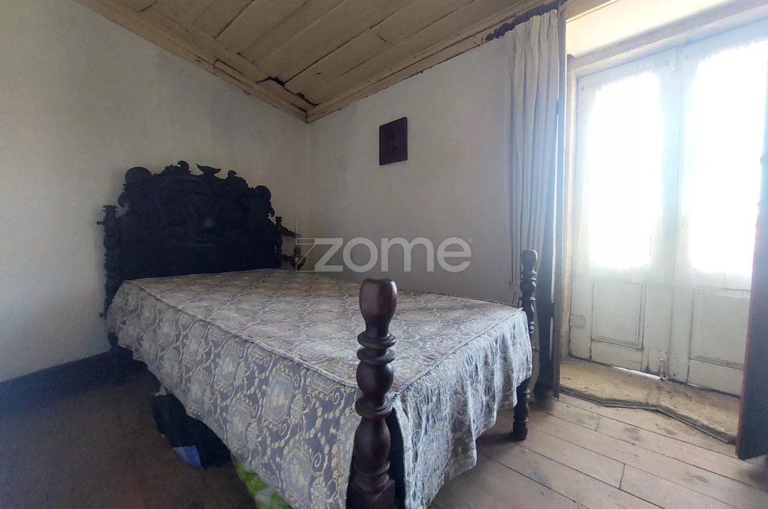 Moradia T7 para Venda em Armamar Foto 24