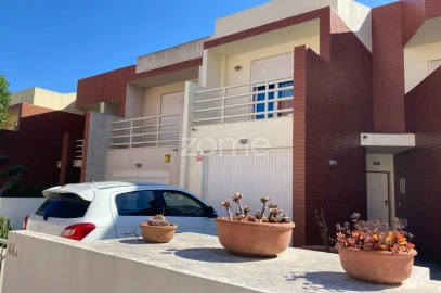 Moradia T4 para Venda em Oeiras e São Julião da Barra, Paço de Arcos e Caxias
