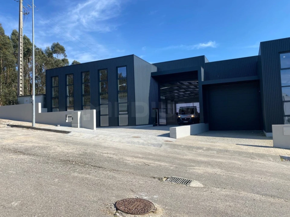 Armazém para Venda em Fradelos Foto 1