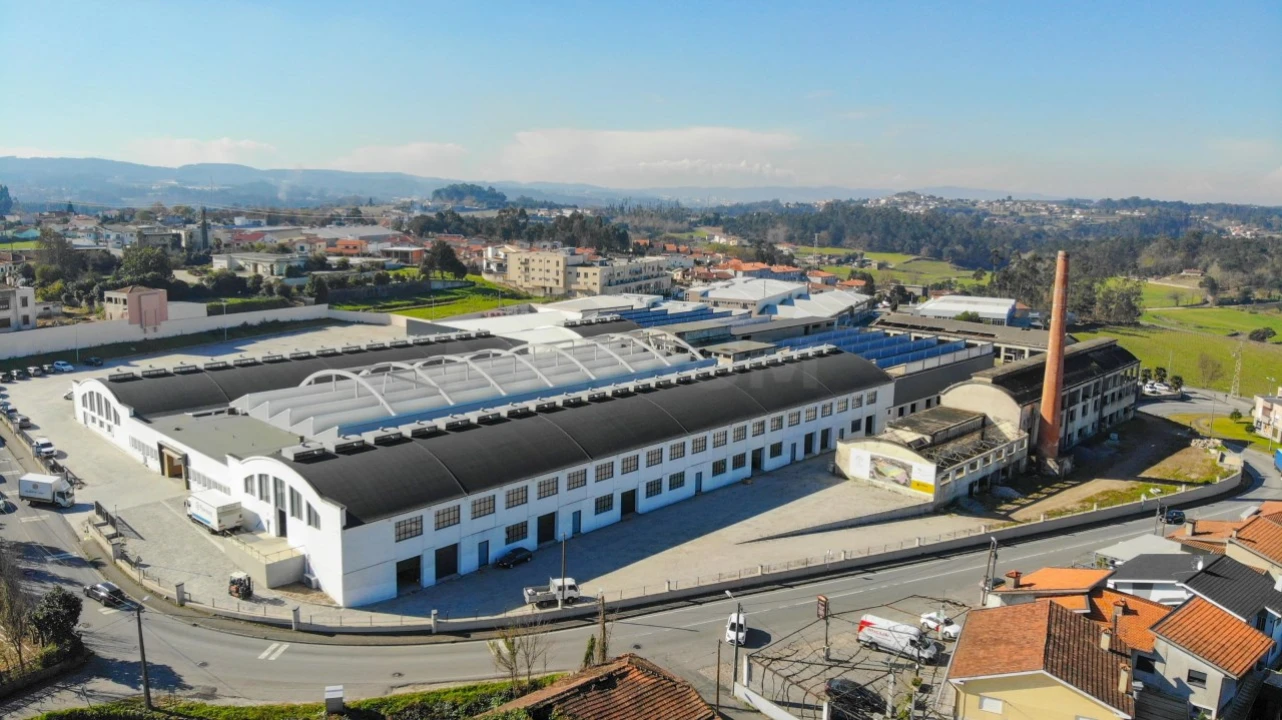 Terreno Comércio / Armazém para Venda em Landim Foto 10
