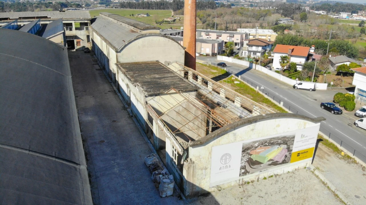 Terreno Comércio / Armazém para Venda em Landim Foto 11
