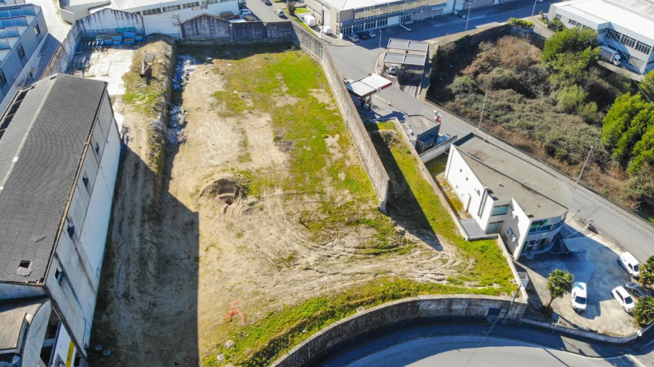 Terreno Comércio / Armazém para Venda em Landim Foto 6