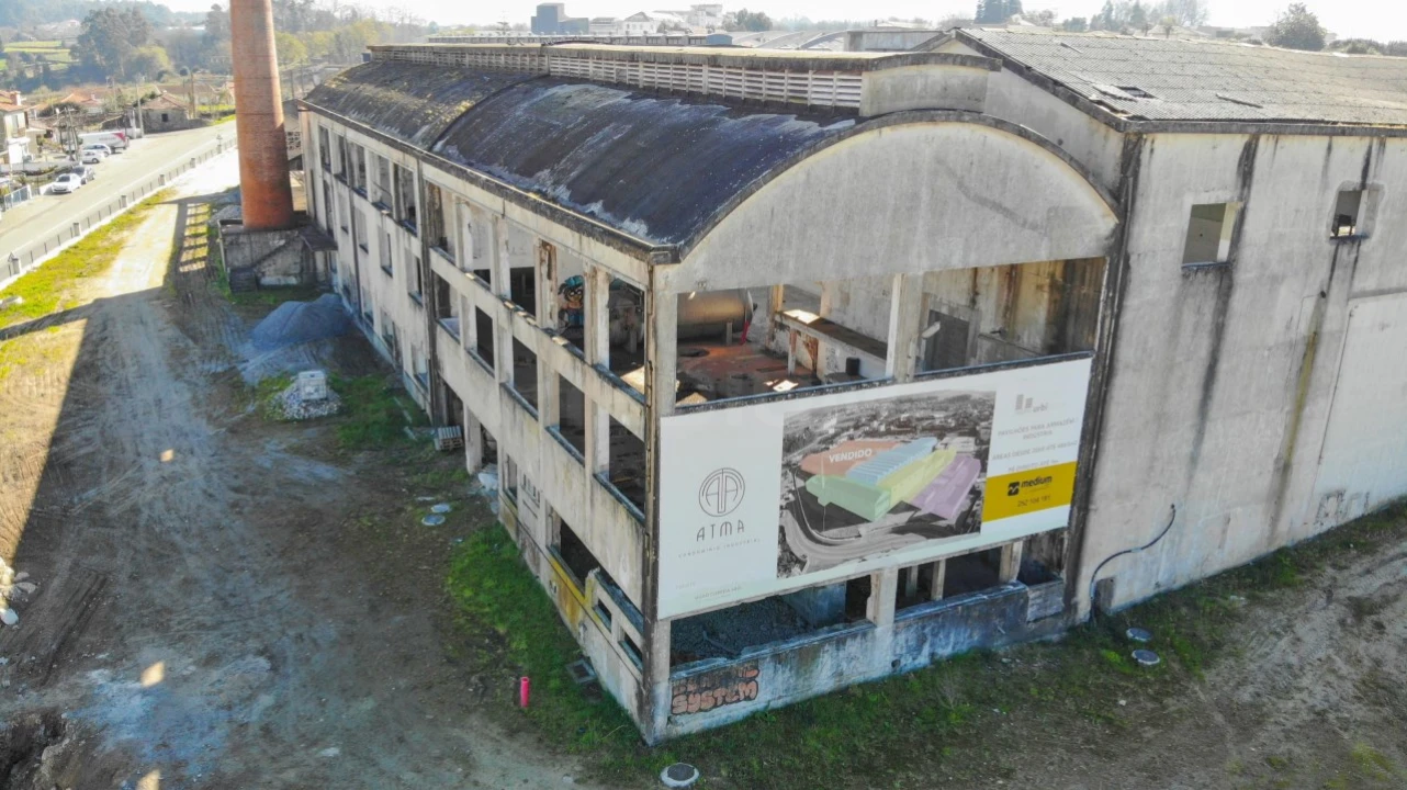 Terreno Comércio / Armazém para Venda em Landim Foto 14