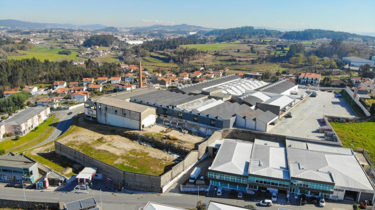 Terreno Comércio / Armazém para Venda em Landim Foto 15