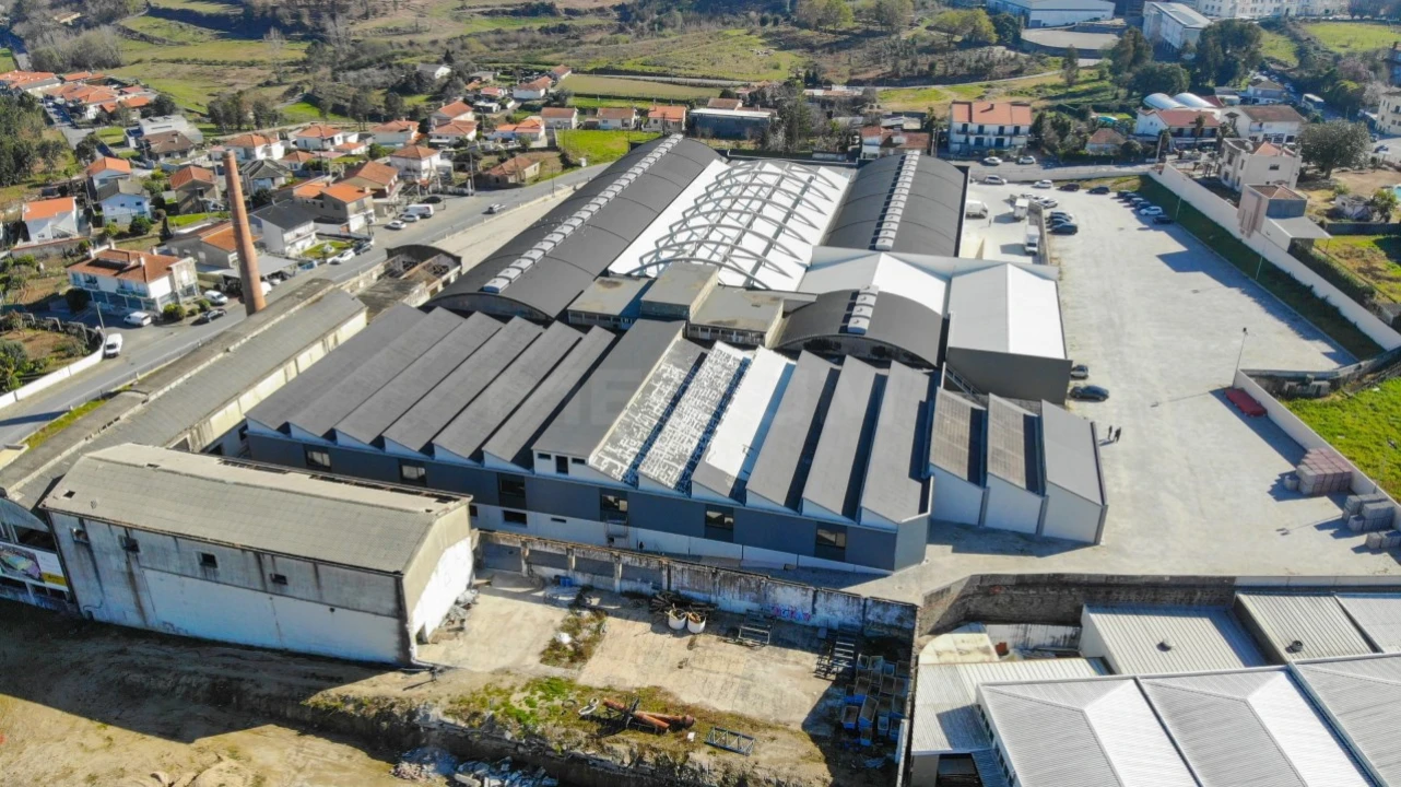 Terreno Comércio / Armazém para Venda em Landim Foto 16