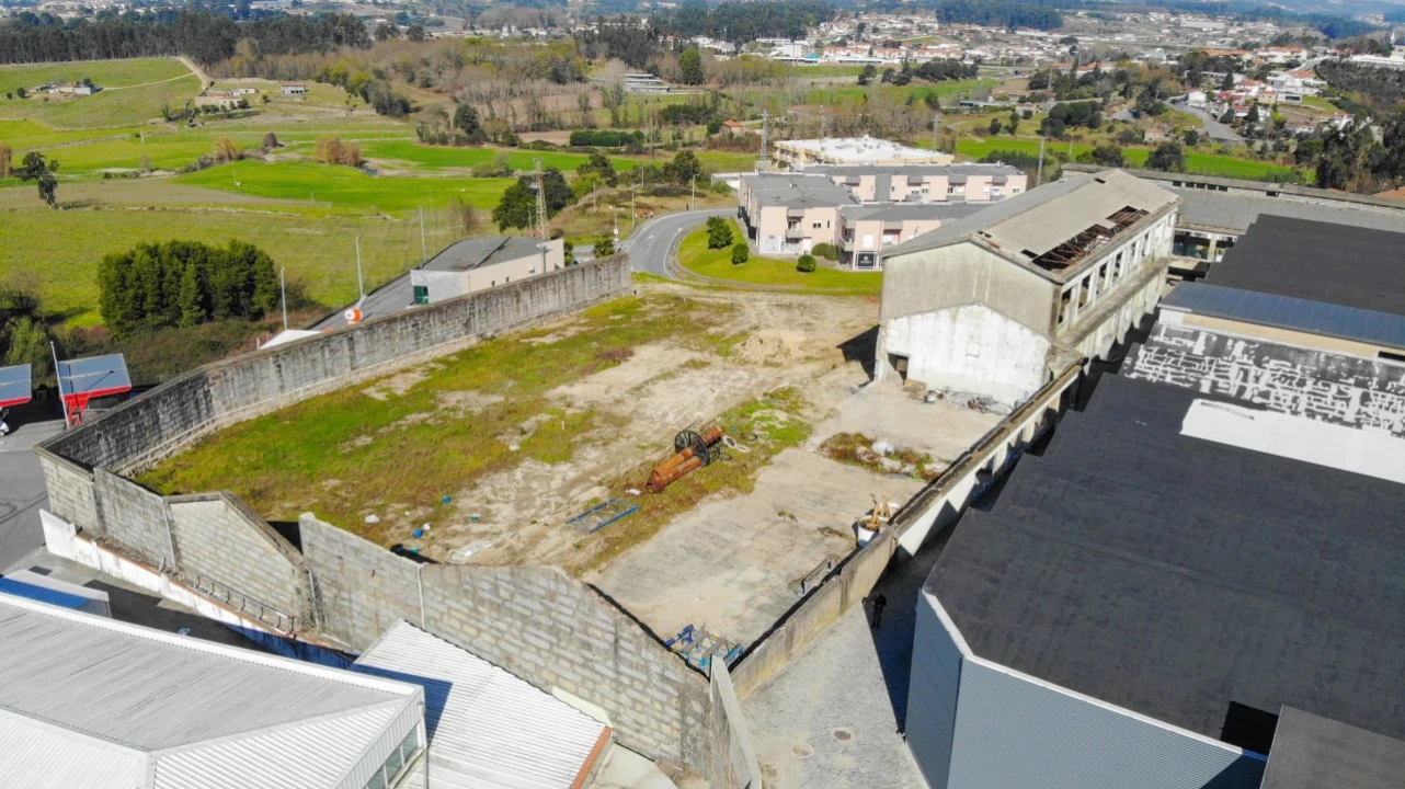 Terreno Comércio / Armazém para Venda em Landim Foto 7