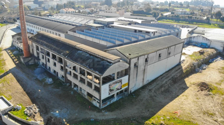 Terreno Comércio / Armazém para Venda em Landim Foto 13