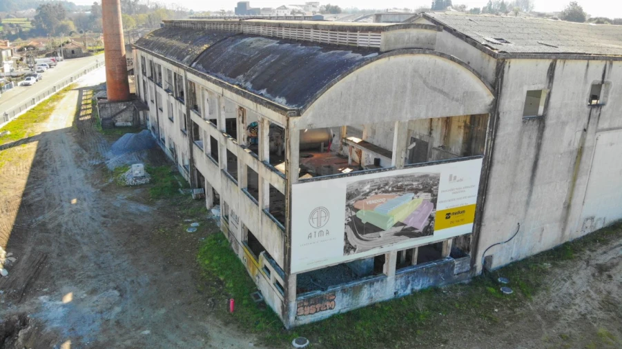 Terreno Comércio / Armazém para Venda em Landim Foto 14