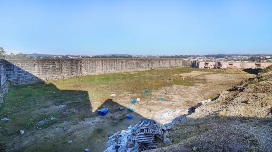 Terreno Comércio / Armazém para Venda em Landim Foto 22