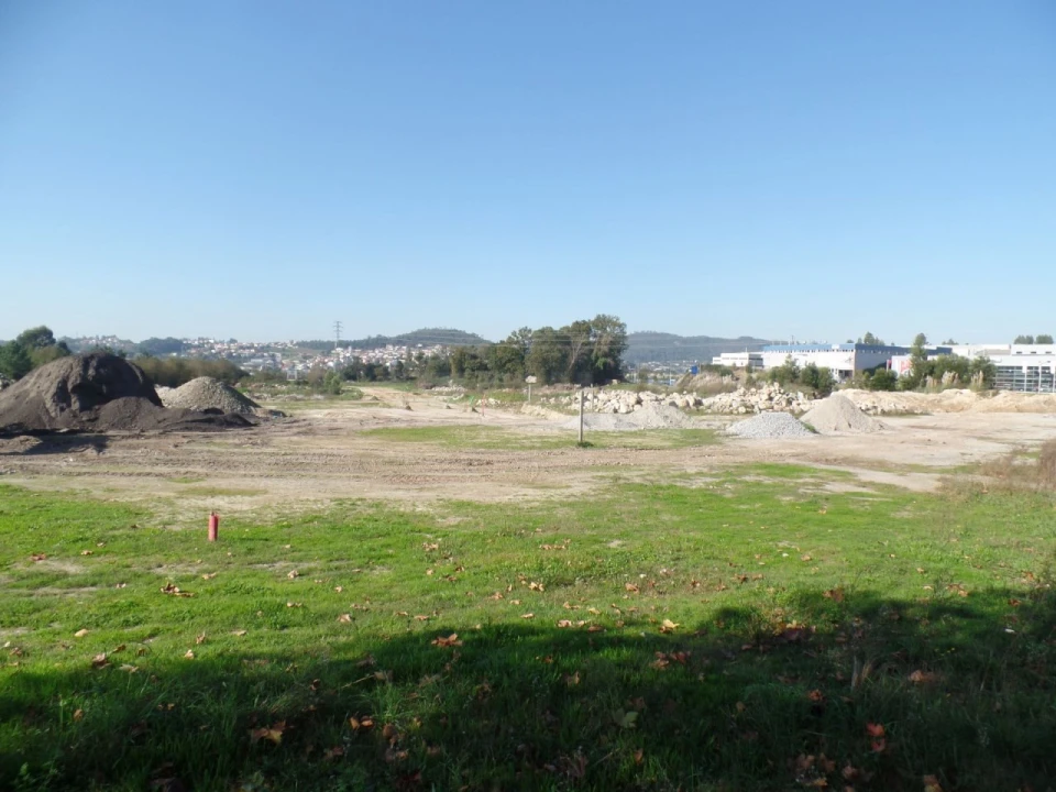 Terreno Comércio / Armazém para Venda em Esmeriz e Cabeçudos Foto 3