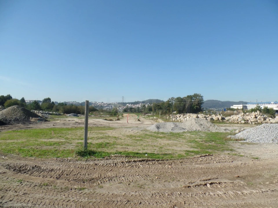 Terreno Comércio / Armazém para Venda em Esmeriz e Cabeçudos Foto 5