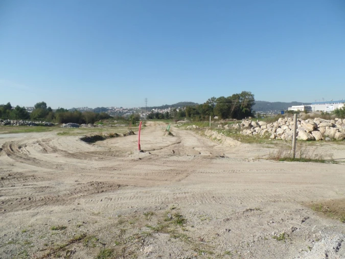 Terreno Comércio / Armazém para Venda em Esmeriz e Cabeçudos Foto 4