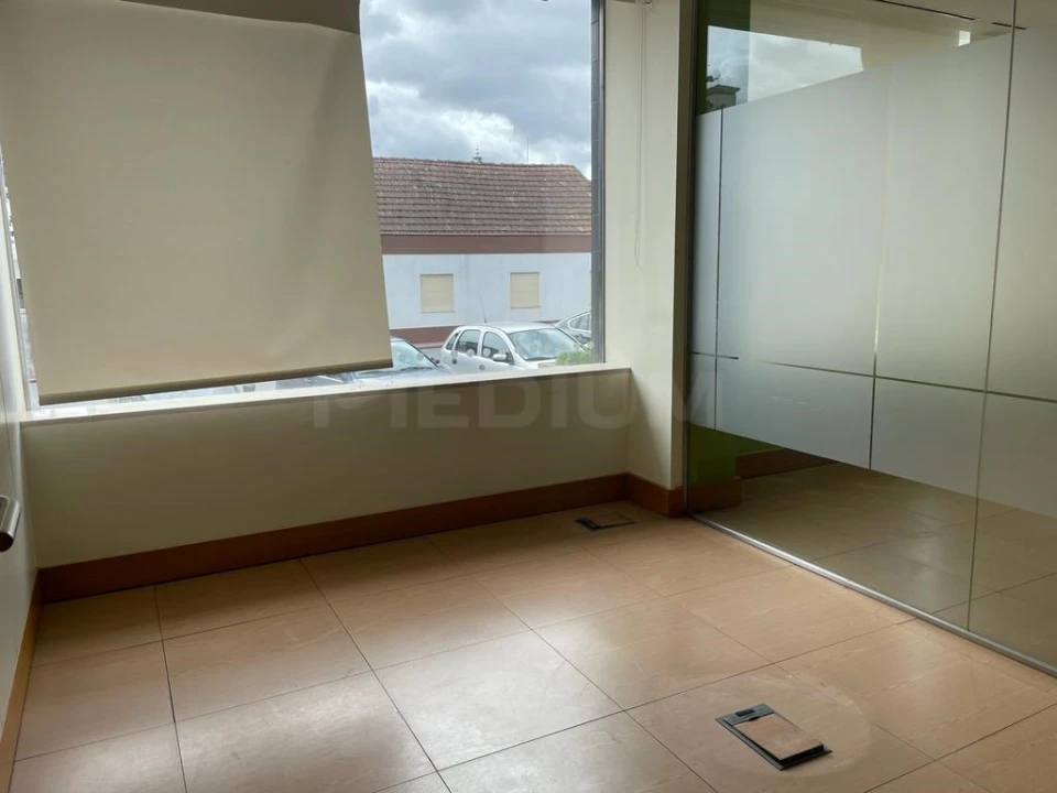 Loja para Venda em Delães Foto 4