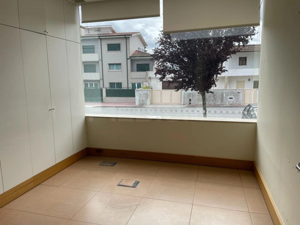 Loja para Venda em Delães Foto 5