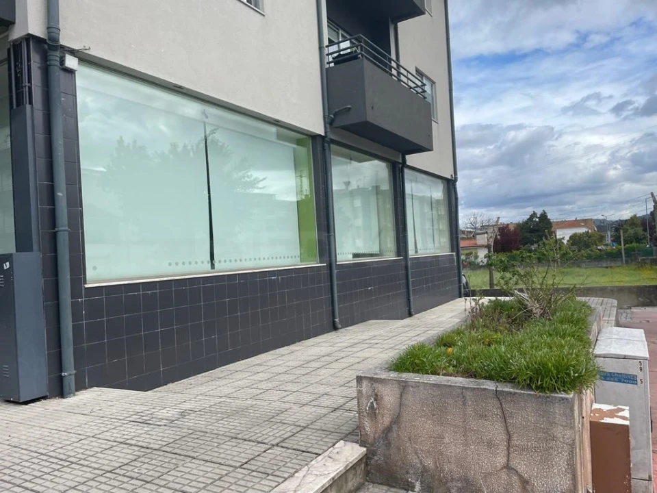 Loja para Venda em Delães Foto 11