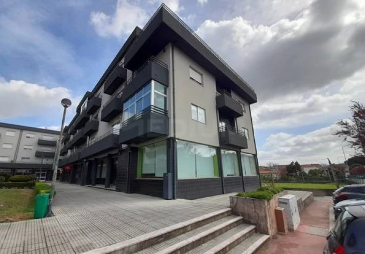 Loja para Venda em Delães Foto 2