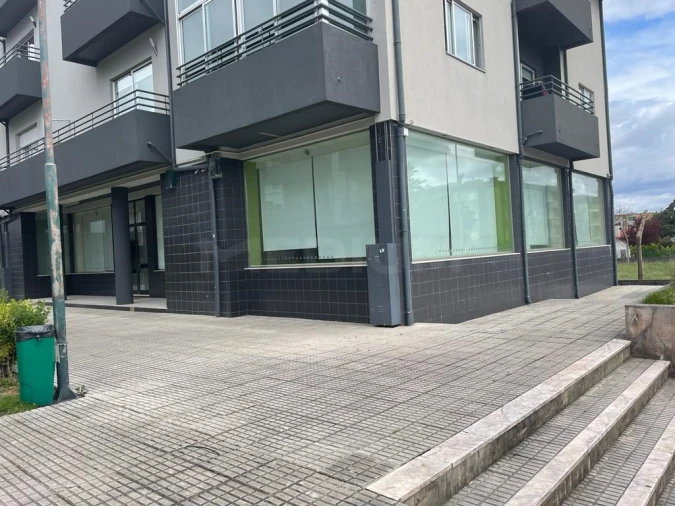 Loja para Venda em Delães Foto 1