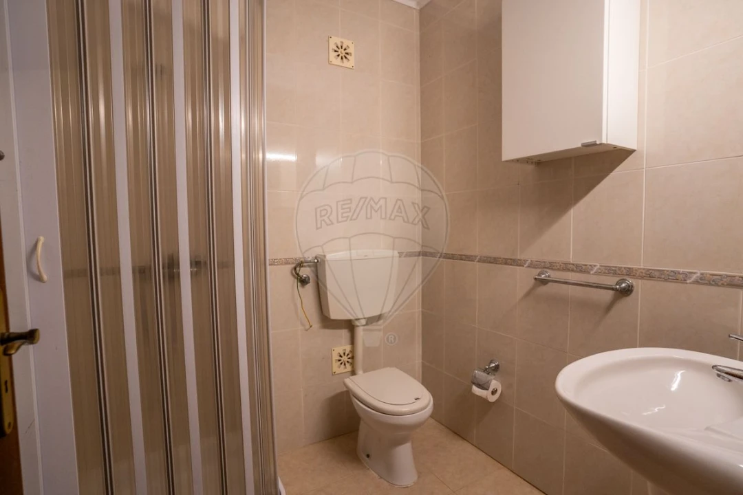 Moradia T6 para Venda em Vau Foto 37