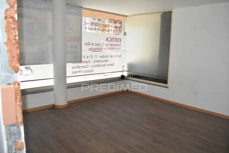 Prédio para Venda em São João da Madeira Foto 3