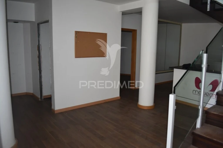 Prédio para Venda em São João da Madeira Foto 4