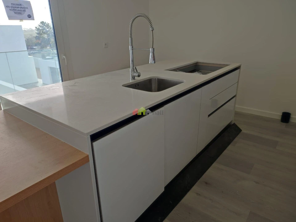 Moradia T4 para Venda em Corroios Foto 11
